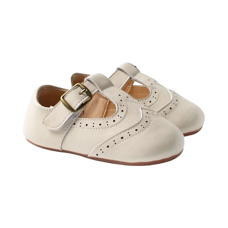 女の子と赤ちゃんのための子供の春の新しい柔らかい革の表面