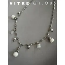 手作りの白い水滴モチーフのビーズアクセサリー【オリジナルデザイン・多吊坠・小ぶりなサイズ】