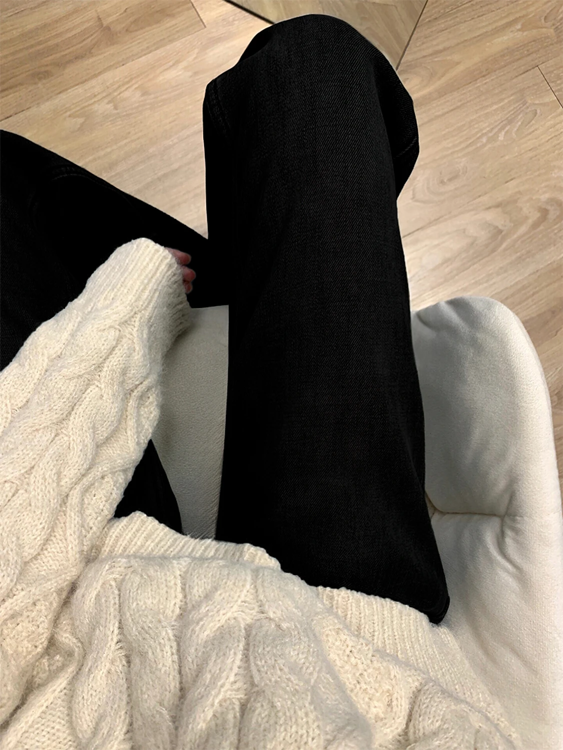 黒デニムワイドパンツはどんな感じ？秋冬に最適な「暖かい裏地」が解決するリアルな体験