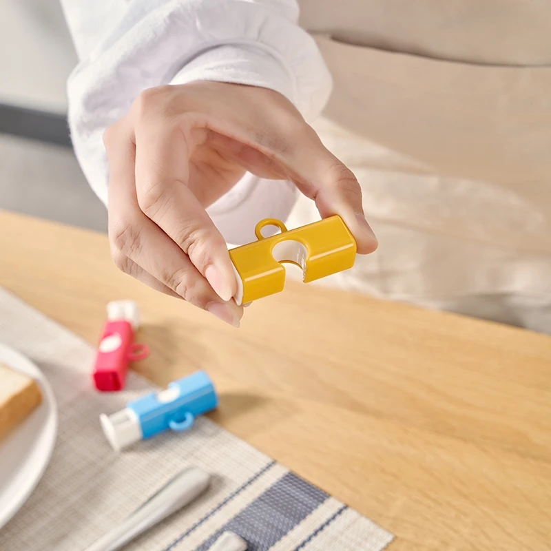 食品用プラスチックバッグ密封クリップ KM 3枚入り：パン・スナック用小型スプリング式の実用性と価格帯解説
