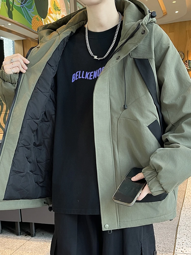 11月に着る冬のジャケットは、コートかダウンか？それともこのフード付きジャケットがベストなの？