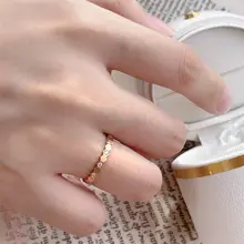 蜂の巣デザインのリング【ローズゴールド・ビジュー・重ね付け対応】