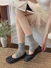 白色のレース飾りの中筒タイプのバレエ風ソックス【夏用・薄手】