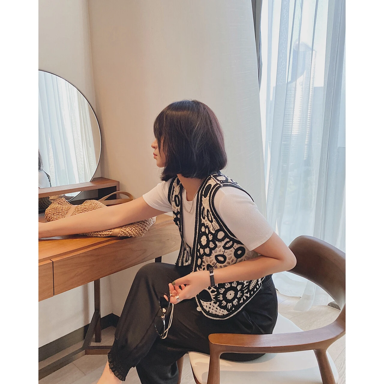 夏服ベストを選ぶときに迷うなら、この1点で解決できる？