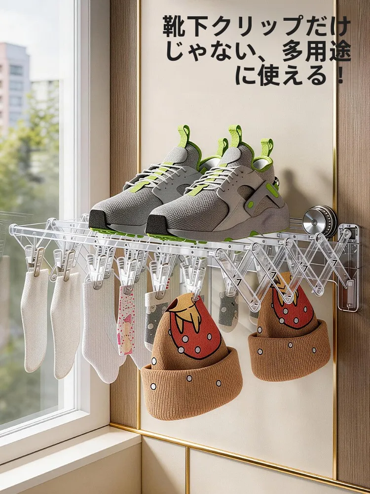 リビングで洗濯物を干すための吸盤式伸縮折りたたみ物干しの実用性と限界