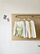 春にぴったりの優しい雰囲気の重ね着用キャミソールとゆったりしたドットシャツ（セットアップ対応）