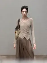 レトロデザインのクロスニットVネックTシャツ【女性用・シルエットを引き立てる・長袖】