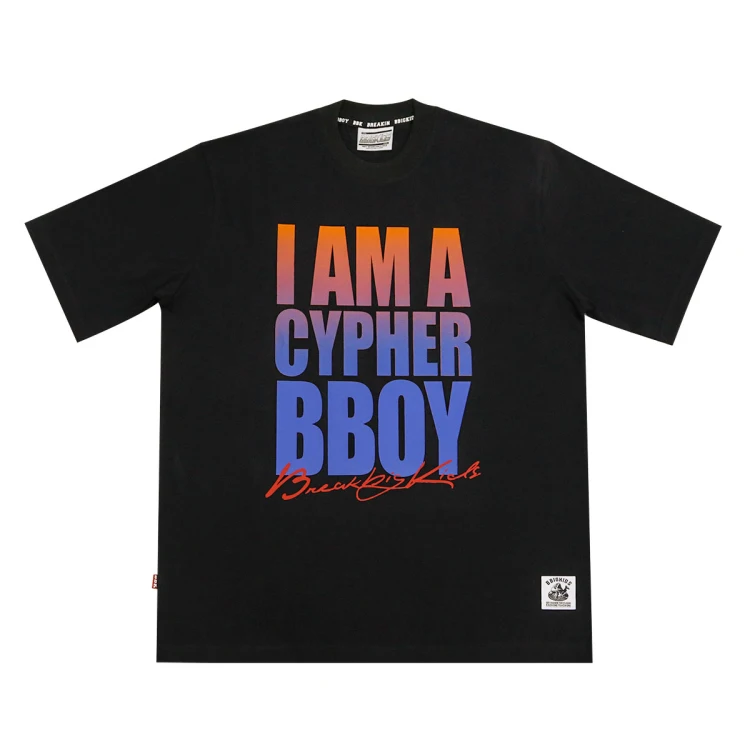 ビッグシルエットのTシャツで街を歩く気分は、本当に変わる？