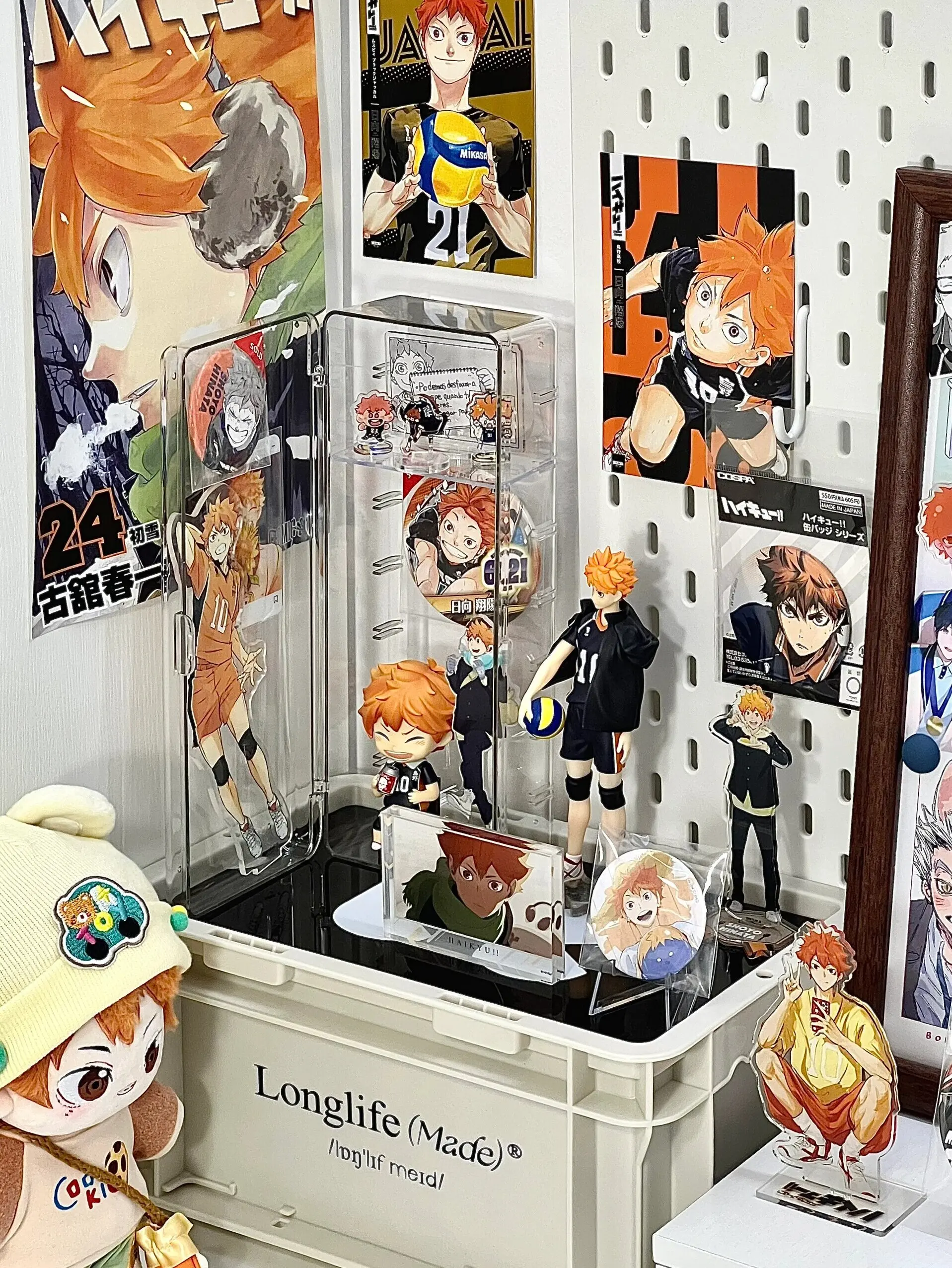 5部スタンドとは何か：透明アクリルミニスタンドの実用性と設置シーン解説