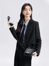 黒のスーツジャケット【女性用・短丈・背面スリット・面接用】（セットアップ対応）