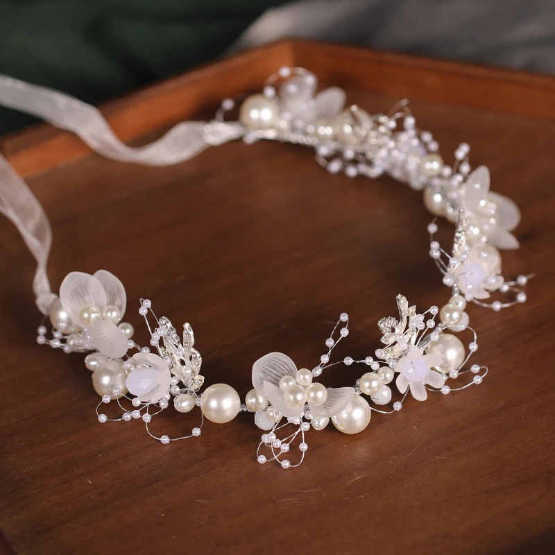 ゴールド ヘッドドレス と 生花 ヘッドドレス どちらがおすすめ？祭り ヘアセット に最適なアイテムは？