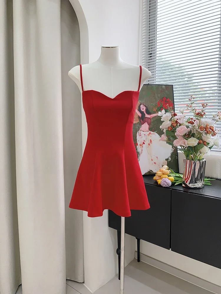 ミニドレスはどんなもので、どんな場面で着るの？