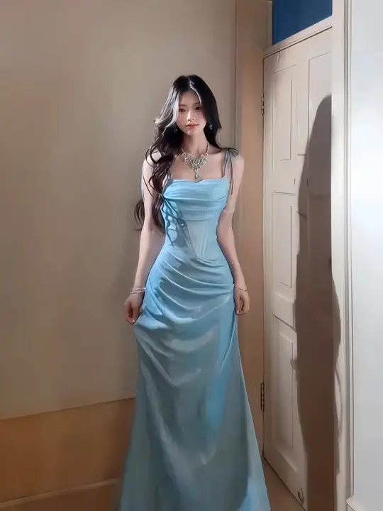 女性向けブルーキャミソールワンピース【フィット感・ボディコン・ロングドレス】