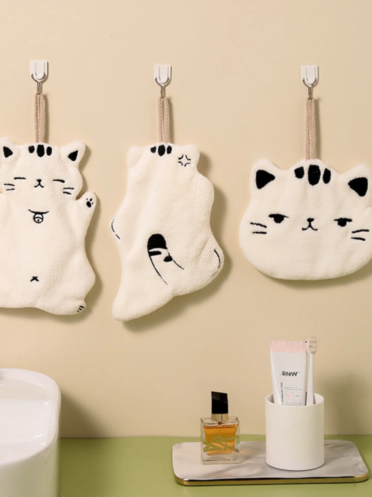 猫デザインのハンドタオル：吸水性とデザインのバランスを実現