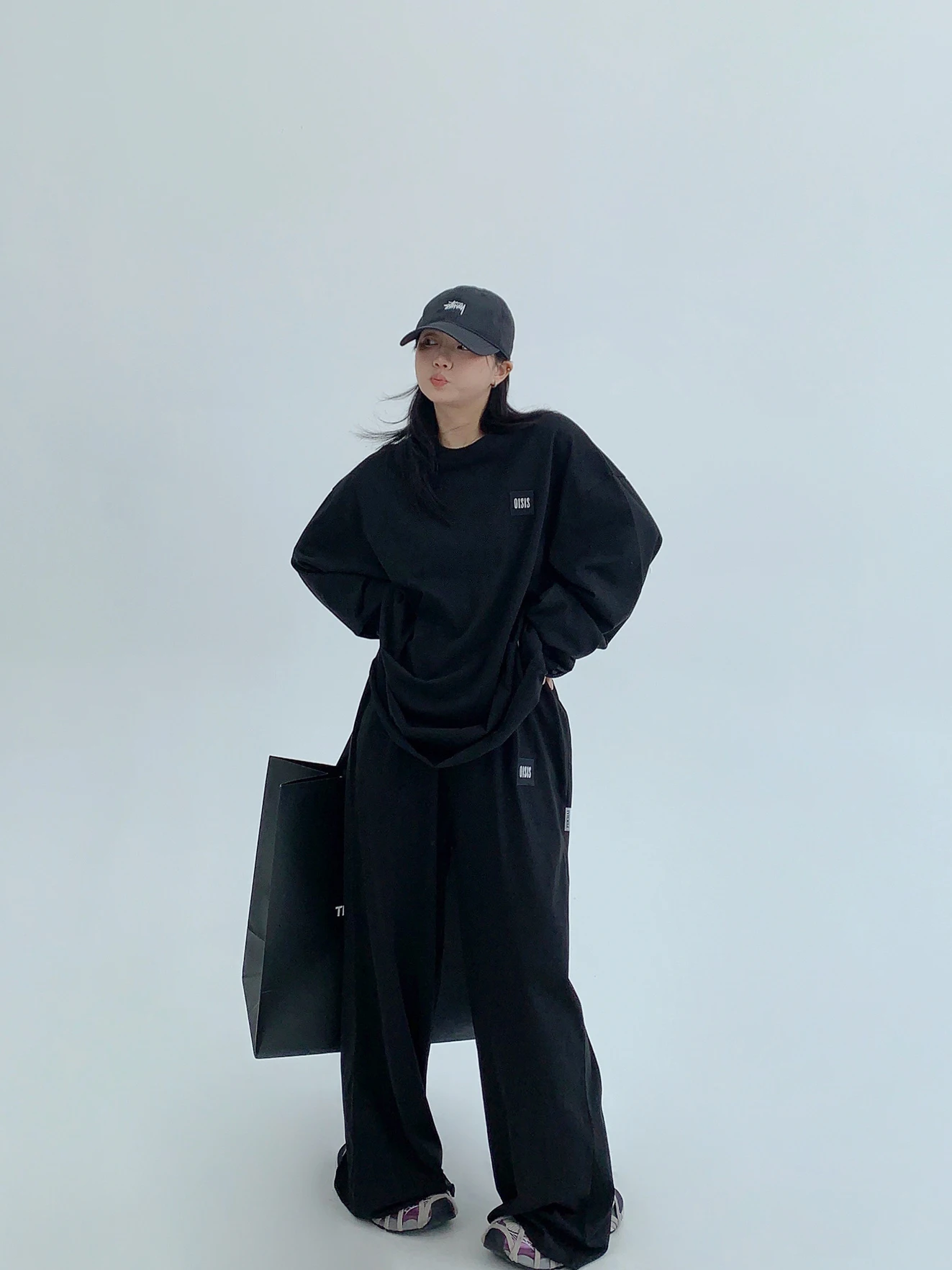 春夏に最適！フィットストレートレッグパンツ【女性用・軽やかな素材・カジュアルスタイル】