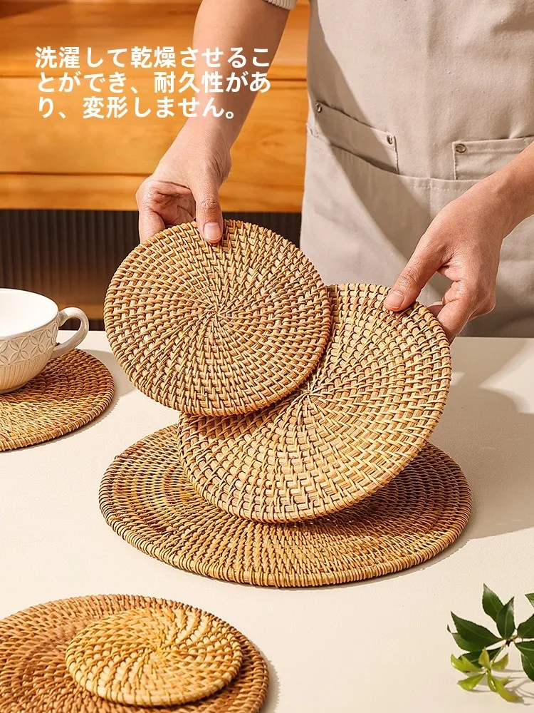 揃えるミニマリスト部屋づくりアイテム - 藤編テーブルマットの機能とサイズ別用途