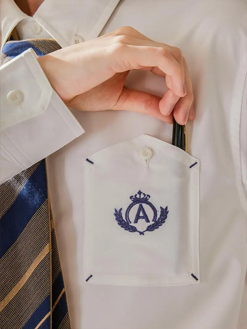 刺繍デザイン異形ポケットシャツ：胸ポケットのダサさを解決するカジュアルスタイルの実用性