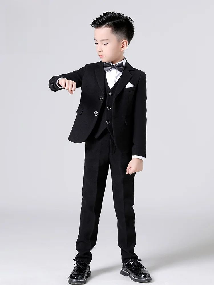 ピアノ発表会の衣装に迷う男の子、どう選べばいいの？