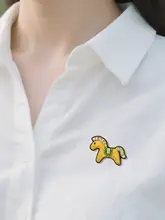 かわいい小馬デザインのブローチ【ダイヤモンド風・手刺繍・インドシルク使用】