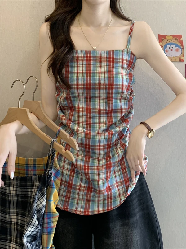 高級感あふれるチェック柄ノースリーブタンクトッ プ：夏のコーデに最適なデザインとフィット感
