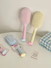 軽量でかわいい！頭皮マッサージ機能付きヘアブラシ【ポンポンスタイル・携帯便利】