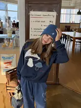 秋のユニセックス刺繍クルーネックスウェットシャツ【オリジナルデザイン・きのこ刺繍・パッチワーク風】
