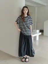 ストライプ柄の短袖Tシャツ【ブラック・カジュアル・コントラストカラー・ラウンドネック・プリントデザイン】