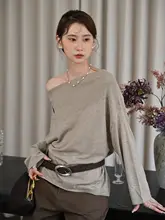 優雅なデザインのオフショルダーニットトップス【ルーズフィット・フレンチヴィンテージ風・2WAY対応】（セットアップ対応）