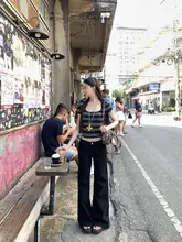 人気のフレアデニムパンツ【レディース・ブラック・春秋用・ワイドレッグ・フィット】