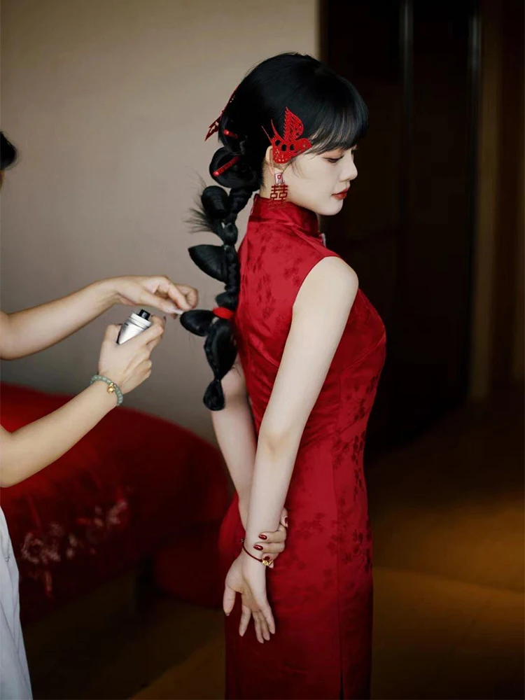 中国婚礼衣装の種類を教えてください：優雅な赤いチャイナドレス【ヴィンテージスタイル・イブニングウェア・結婚式・おしゃれ】