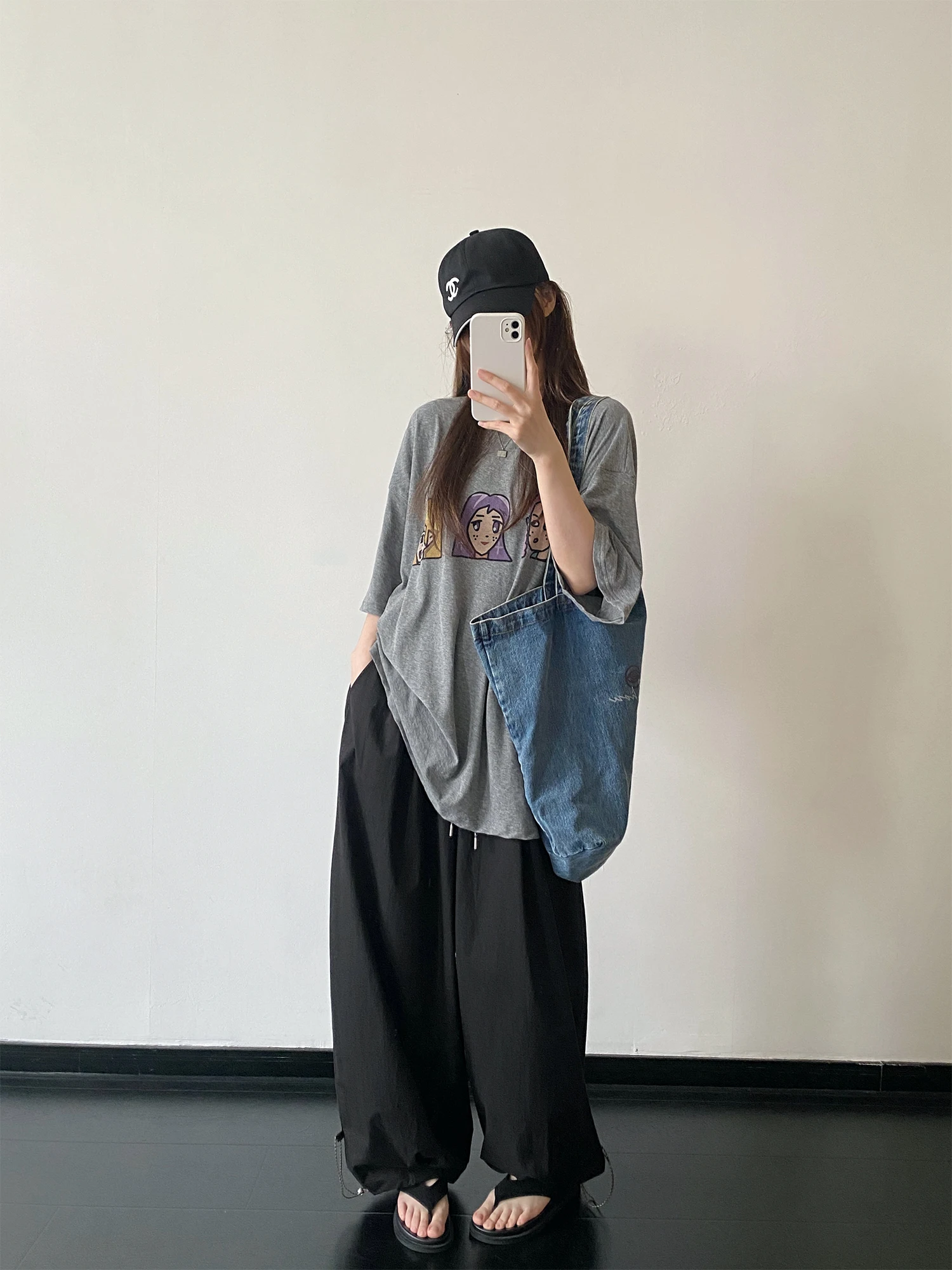 30代の女性が選ぶイラストスタイルは？夏のカジュアルTシャツで答えをつかむ
