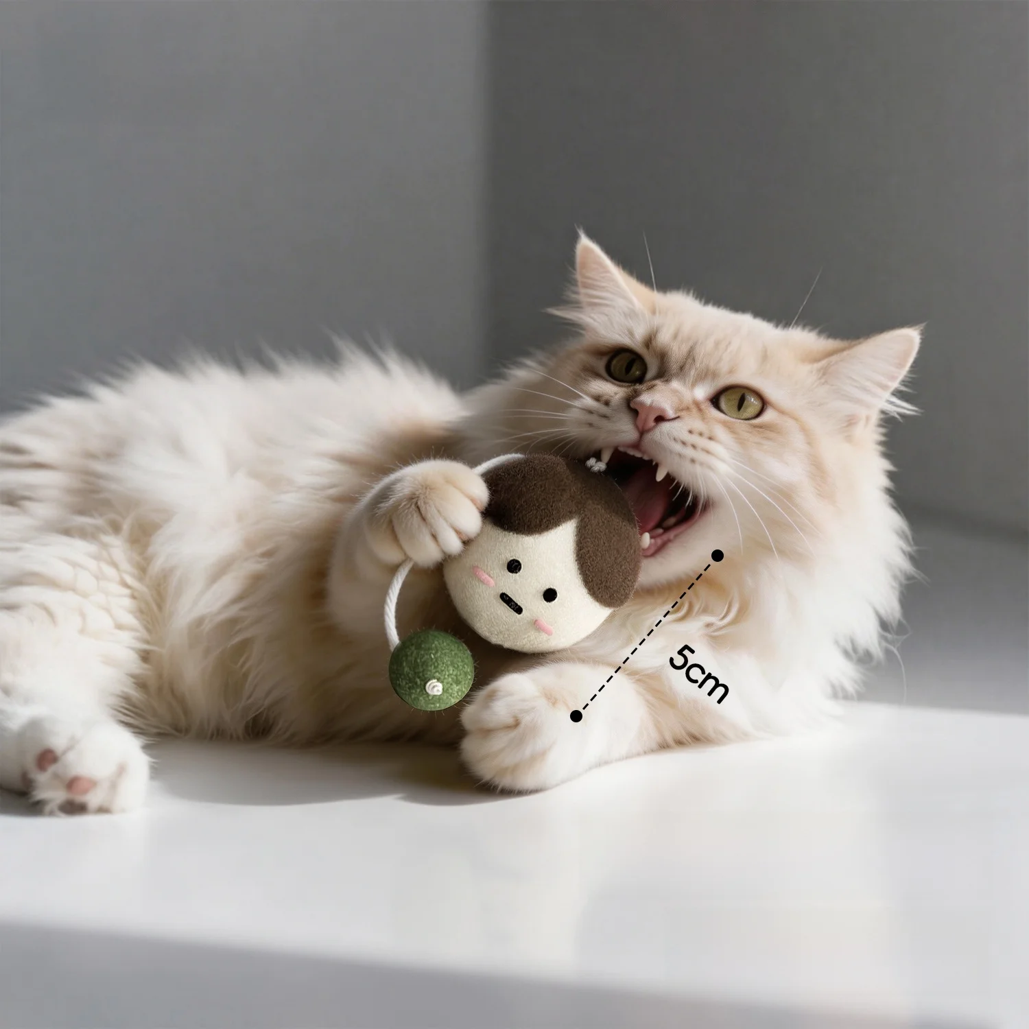 静音タイプの猫遊びおもちゃ：キャットボール木製天竺掛け付きの実用性と使い方