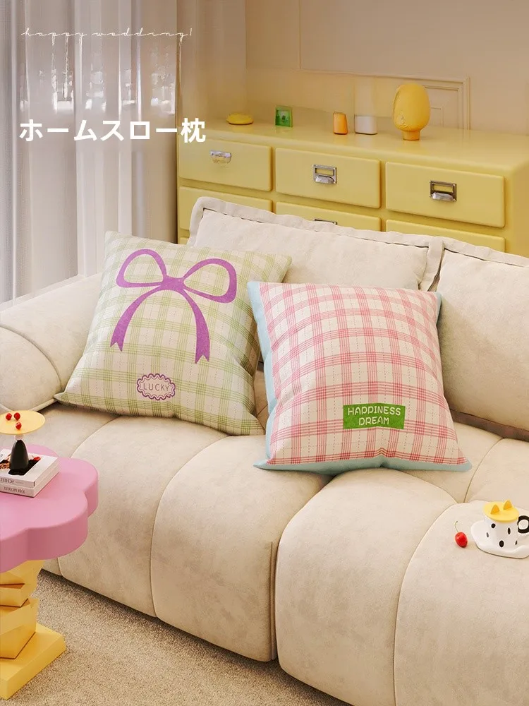 リビングのアクセントに使える小物を3つ選ぶと、どんな雰囲気に変わる？実際の組み合わせ例と購入リストを徹底解説