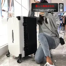 大型スーツケース【キャスター付き・旅行用・四輪デザイン】