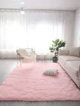 女の子向けプリンセスルーム用ベッドサイドカーペット【猫・犬用・毛足の長いデザイン】