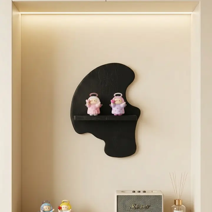 木製の壁掛け展示棚【透明なフィギュア収納・かわいいデザイン】