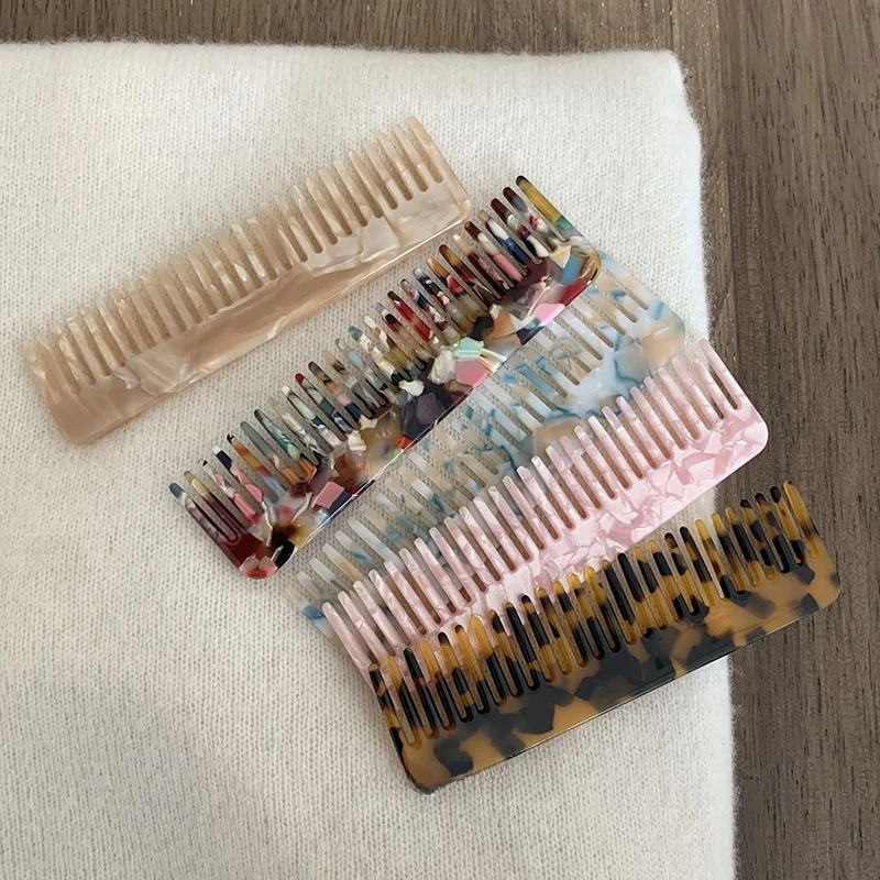 軽量で使いやすいアセテート製携帯用ヘアコームの正しい使い方と選び方