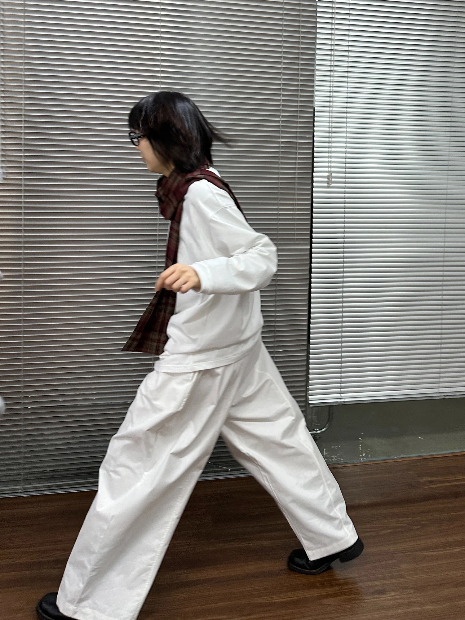 カーゴパンツ コーデ レディース 振り返りガイド｜通勤に合う選び方とスタイルのバランス