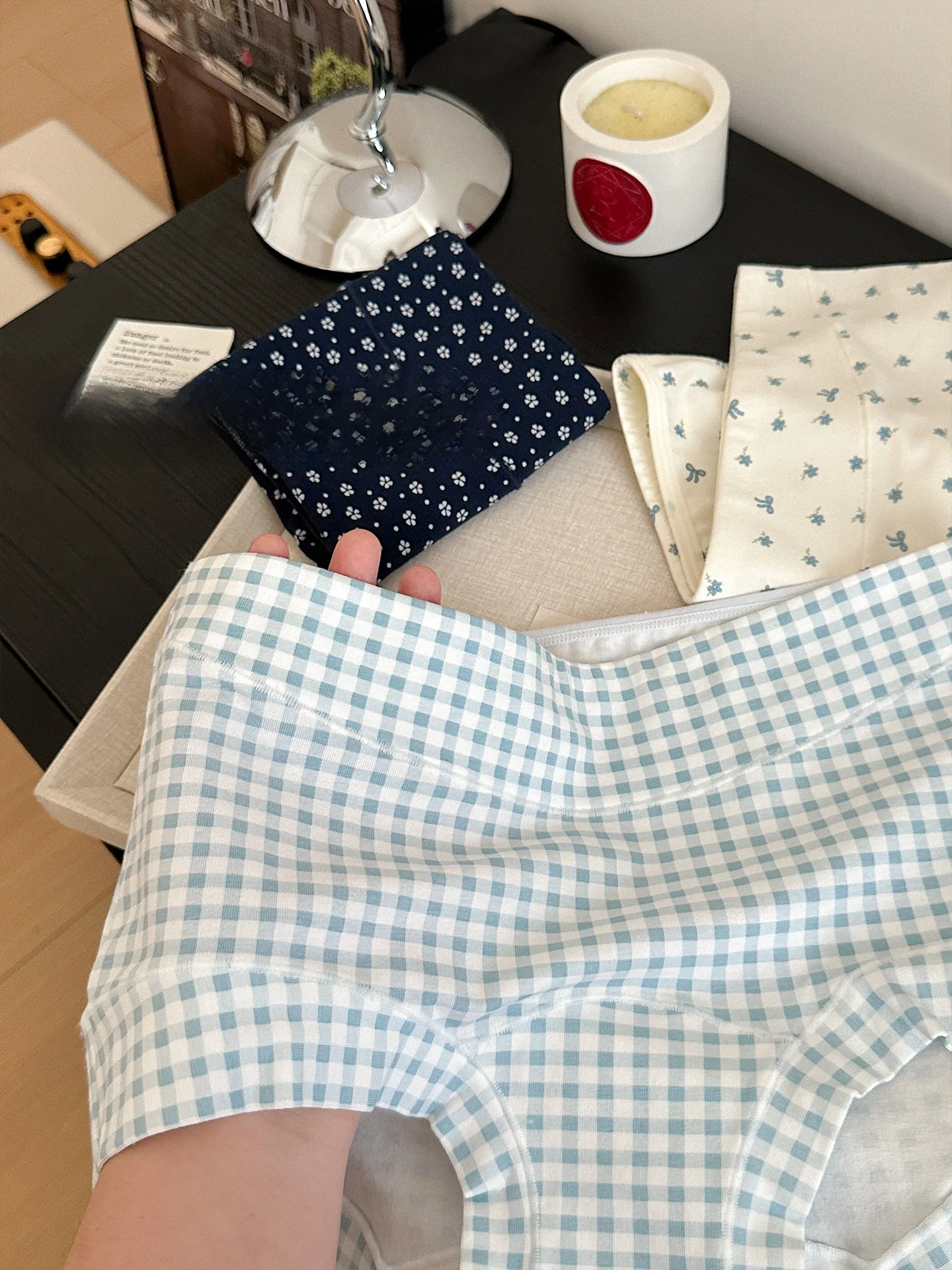 白いパンツ 透けない色の選定：Lazy Holidayの高見えデザイン平角パンツが解決する透け防止の実証