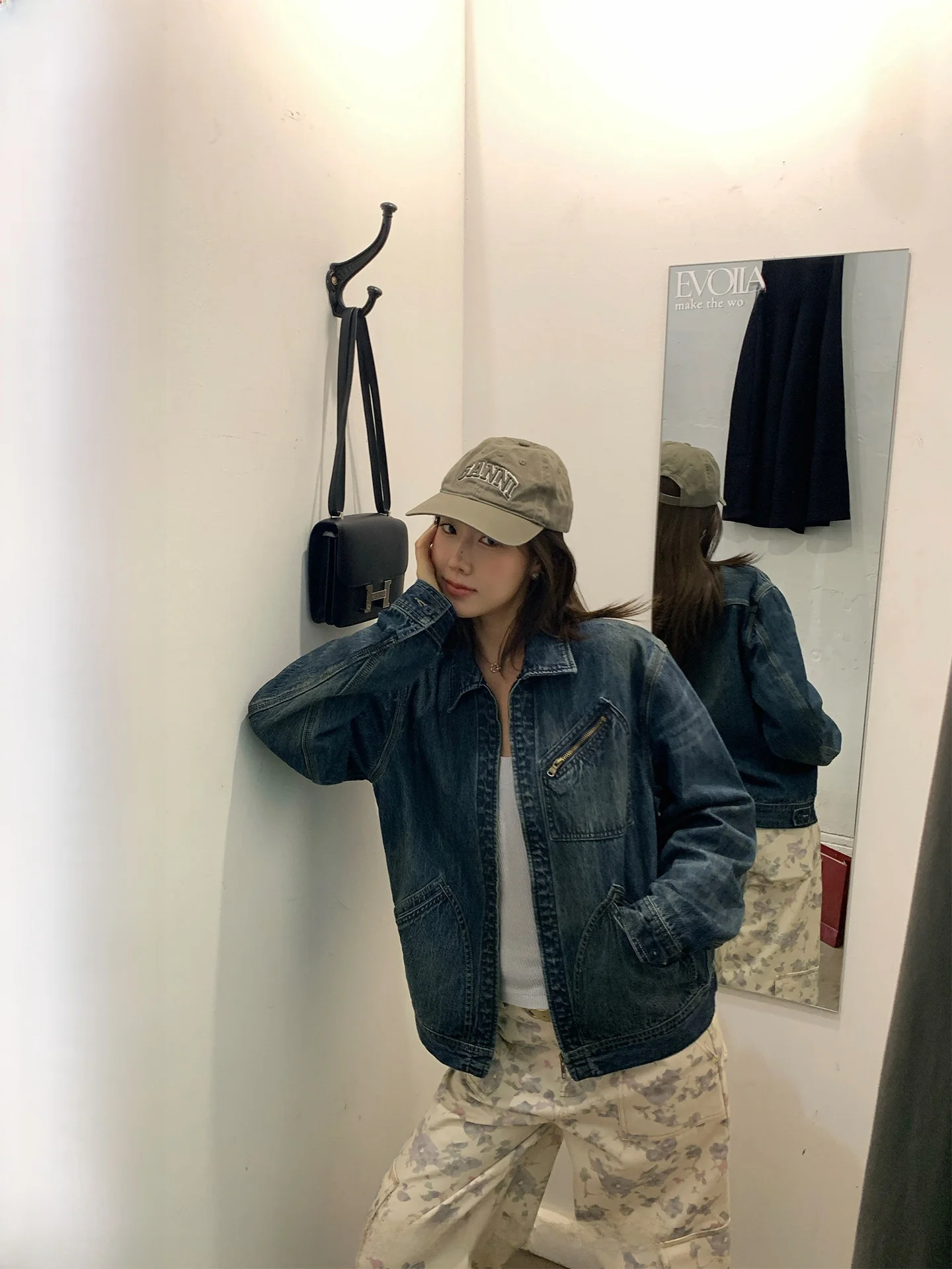 wrangler デニムジャケット：重厚感のある水洗いデニムジャケットの実用性と使い分け