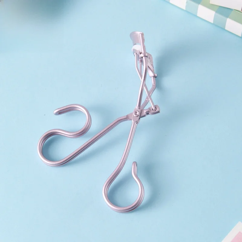 人気 メイク で悩むあなたへ：エラーエイリッシュを美しく持ち上げるには？