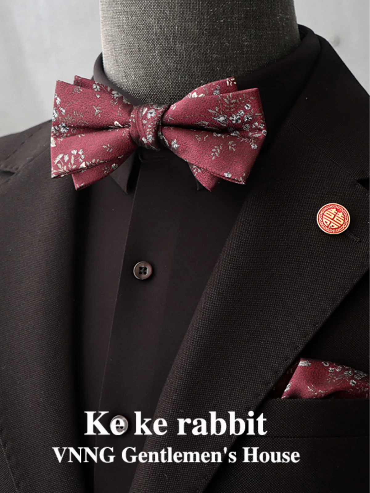 bowtieをどう選ぶか？レトロなボルドー色蝶ネクタイが、日常のスタイルに与える驚きとは