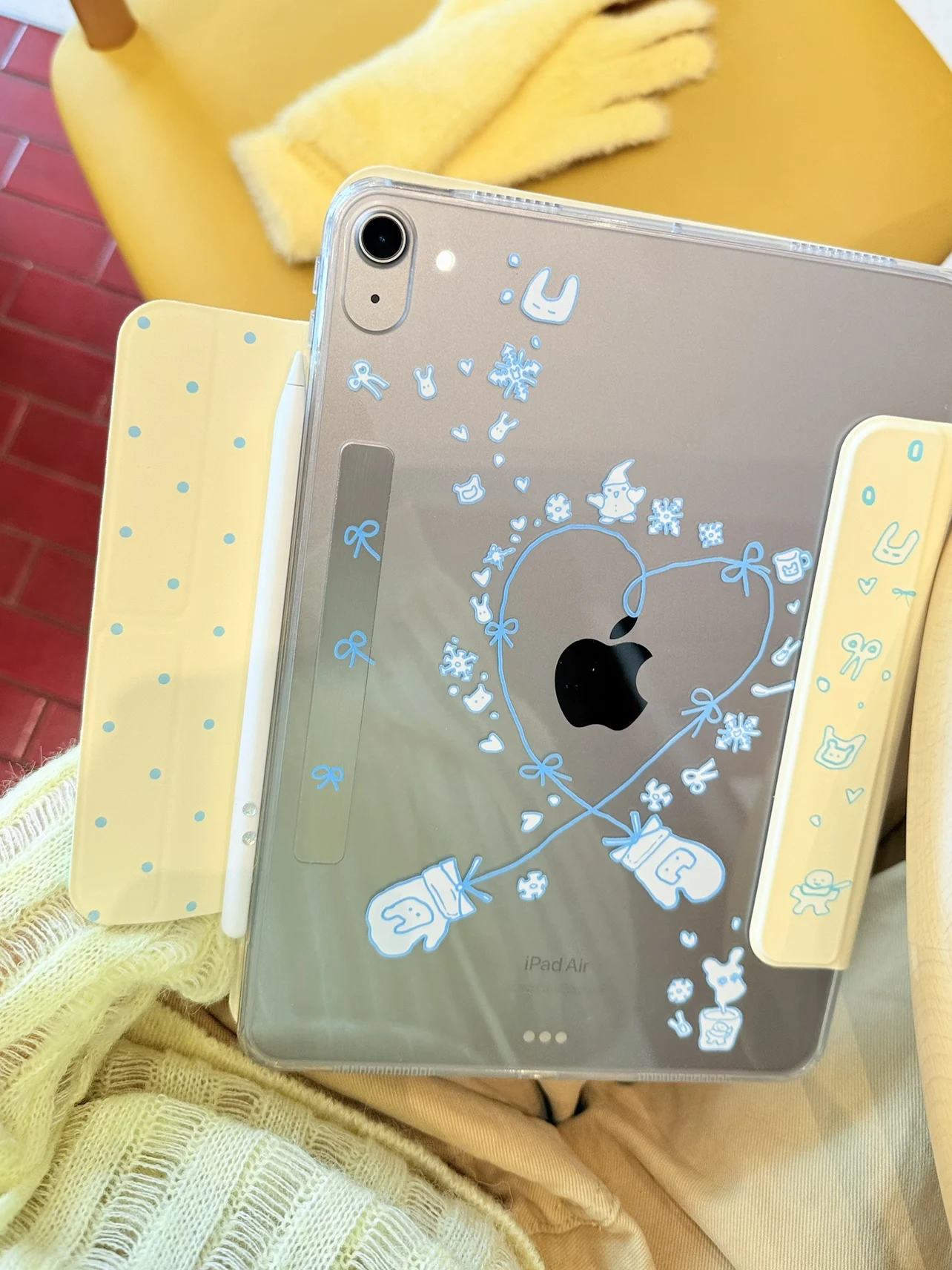 iPadケース第8世代を選ぶときに迷うのは、本当に「保護」だけなのか？
