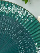 国風デザインの携帯用折り扇【夏用・竹製・流れるフリンジ・ダンス用】