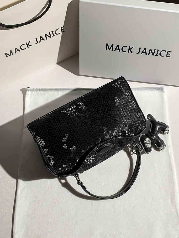 おしゃれなボストンバッグはどこで買えるか？MackJaniceのトレンド感溢れるボストンバッグが通勤に最適な理由