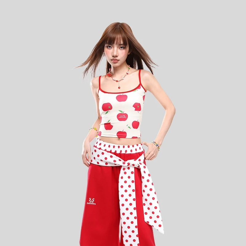 リンゴプリントのレトロY2Kスタイル タンクトップ【女性用・夏用・スリムフィット・ノースリーブ】