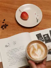 手描きデザインのコーヒーカップ＆ソーサー【陶器・アフタヌーンティー用・贈り物に最適】（  セットアップ対応）