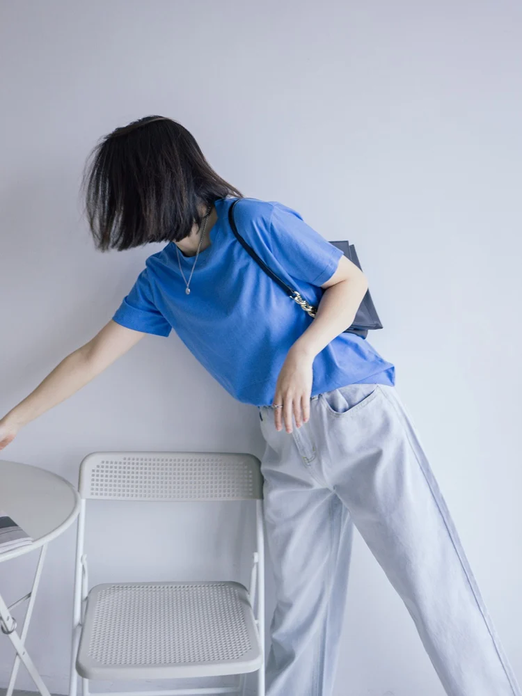 大人可愛い服 50代コーデの秘密：赤色Tシャツで気分を変える完全ガイド