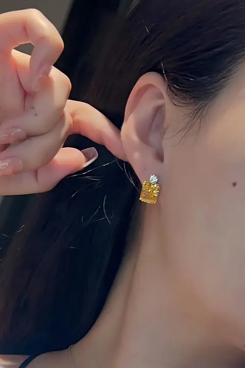 高級感あるイエローダイヤモンドのフープピアス【925シルバー・5カラット相当・女性用】