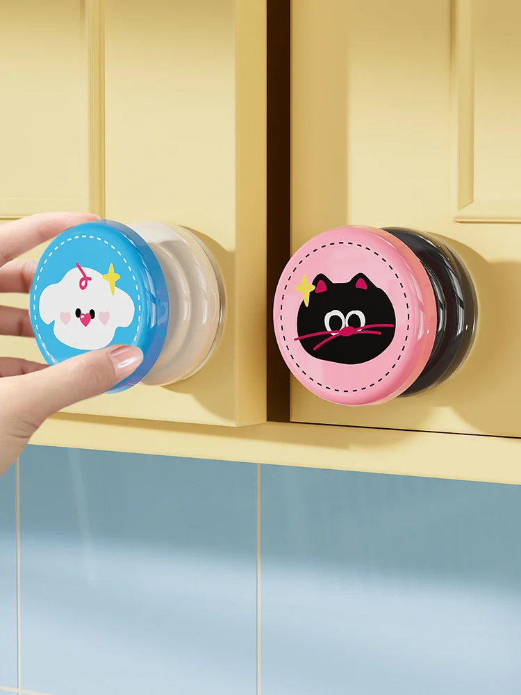 吸盤式デコレーションフック：穴あけ不要の家具・トイレ用引き手の実用性と使い方